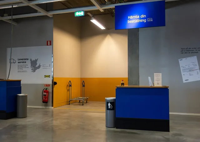 Collect and deliveries desk in IKEA store in Torp köpcentrum, Uddevalla, Sweden. Returpolicy enligt lag: så bygger du den