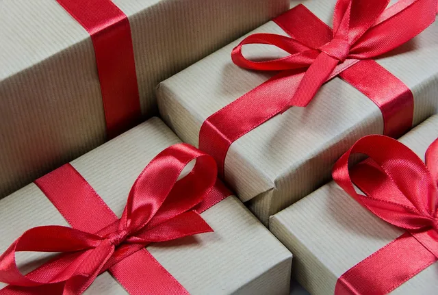 presents, gifts, traditional, ribbon, packaging, surprise, happy birthday, package, christmas, anniversary. Vilka rättigheter har kunden vid retur enligt distansavtalslagen?